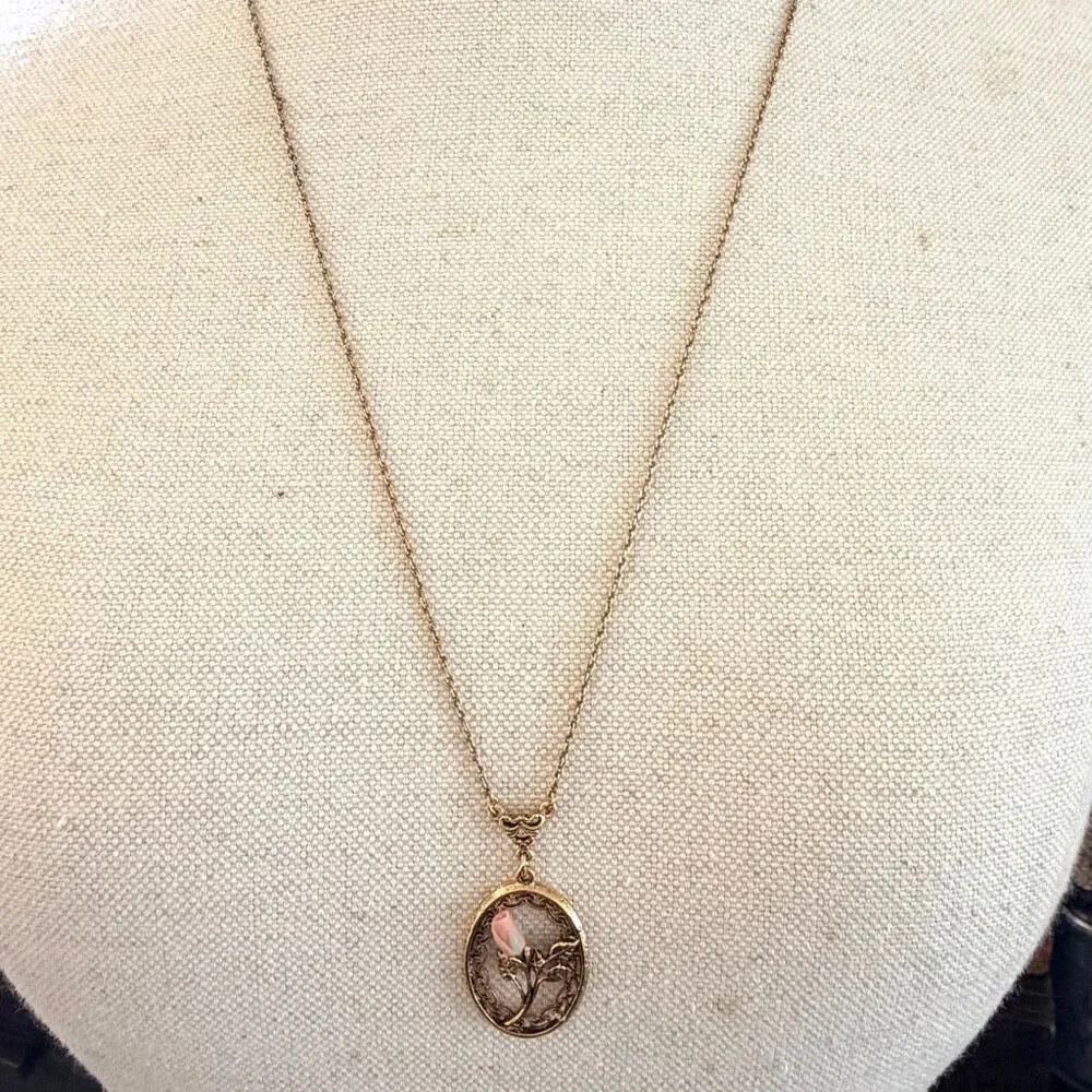 Vintage 1928 Porcelain Rose Pendant Necklace - Picture 2 of 10